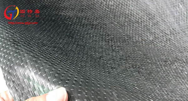 使用碳纖維布加固樓板怎么樣？